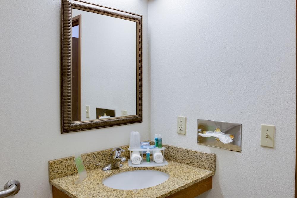 Holiday Inn Express Hotel & Suites Mattoon By Ihg Екстериор снимка