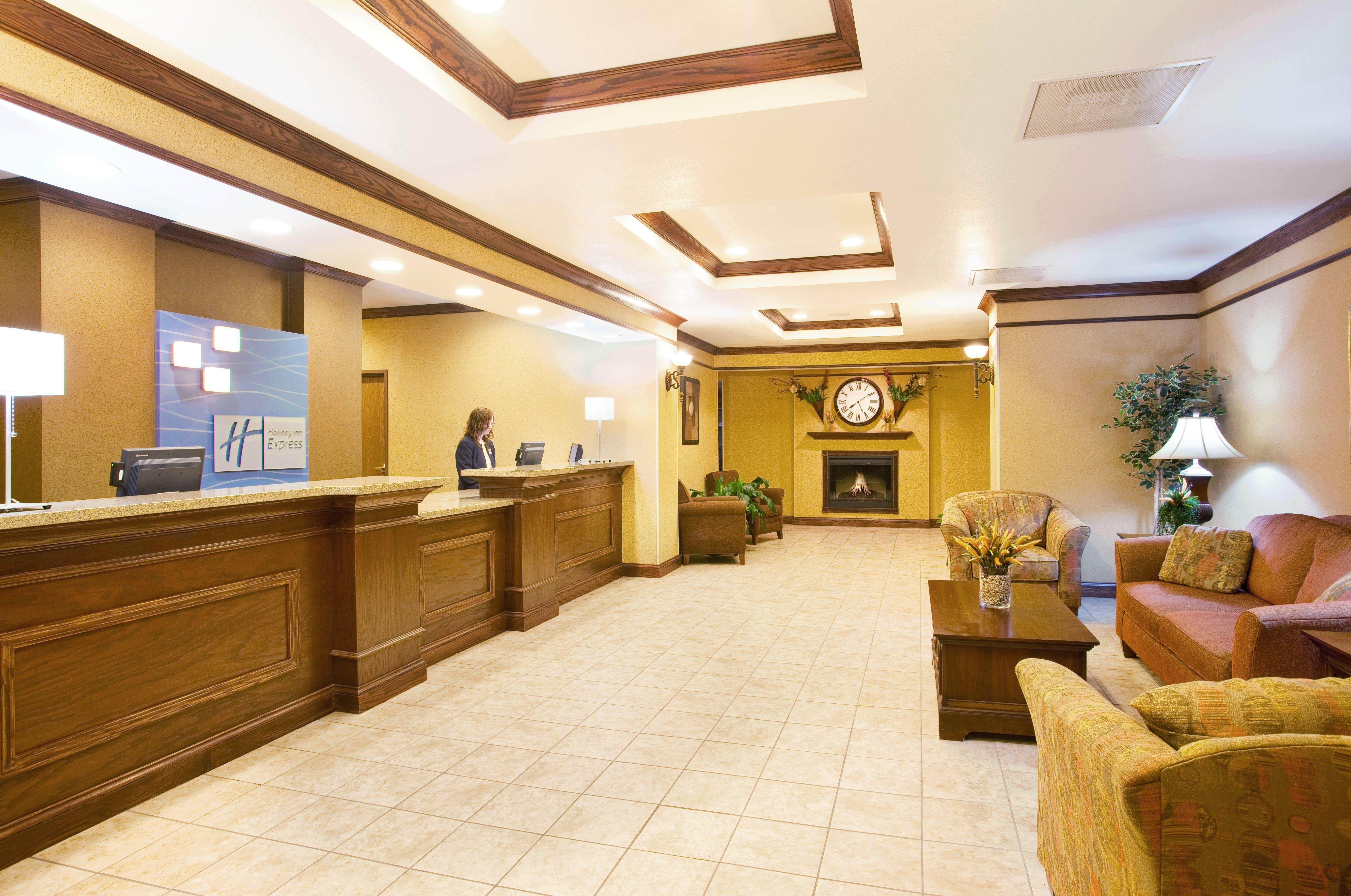 Holiday Inn Express Hotel & Suites Mattoon By Ihg Екстериор снимка