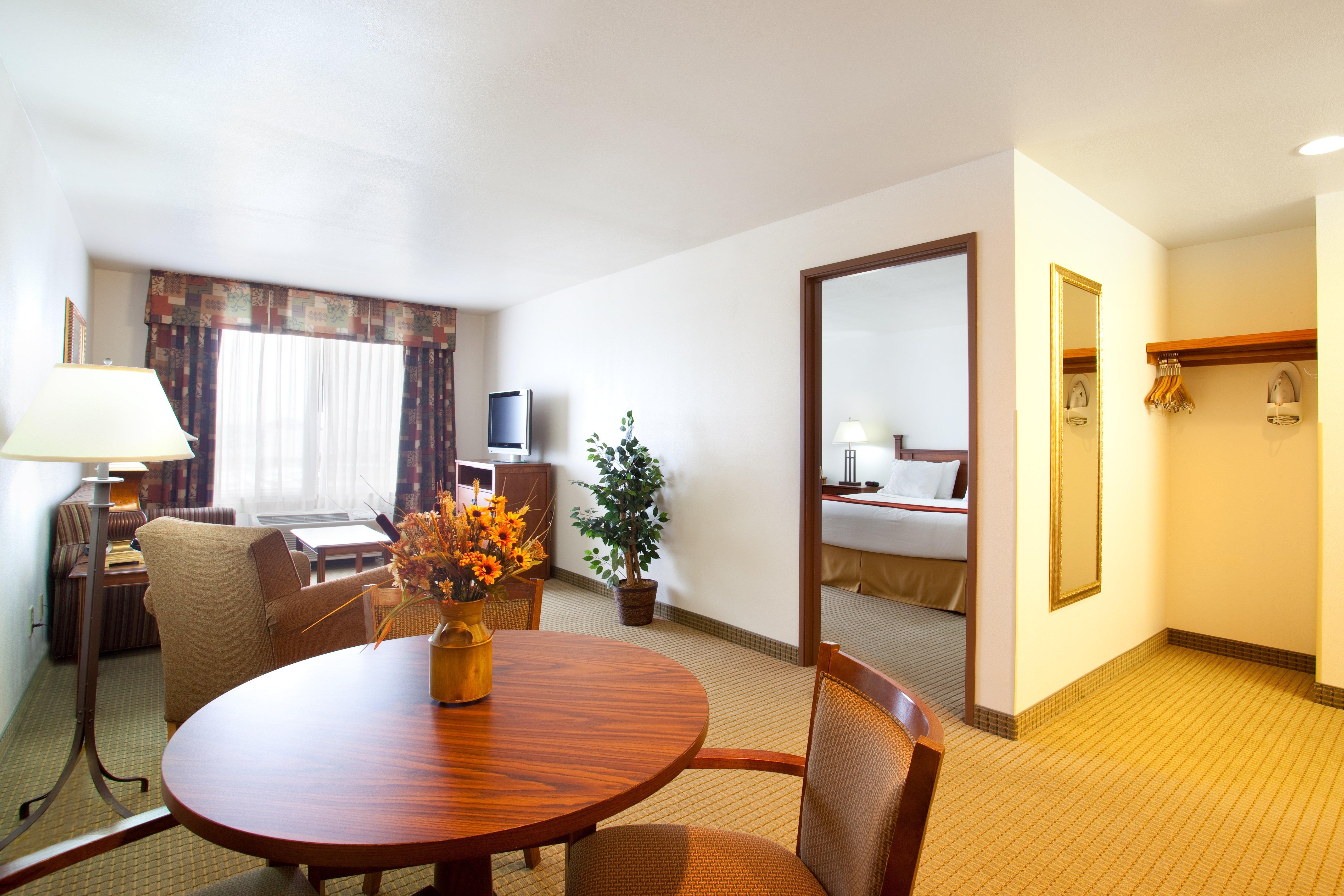 Holiday Inn Express Hotel & Suites Mattoon By Ihg Екстериор снимка