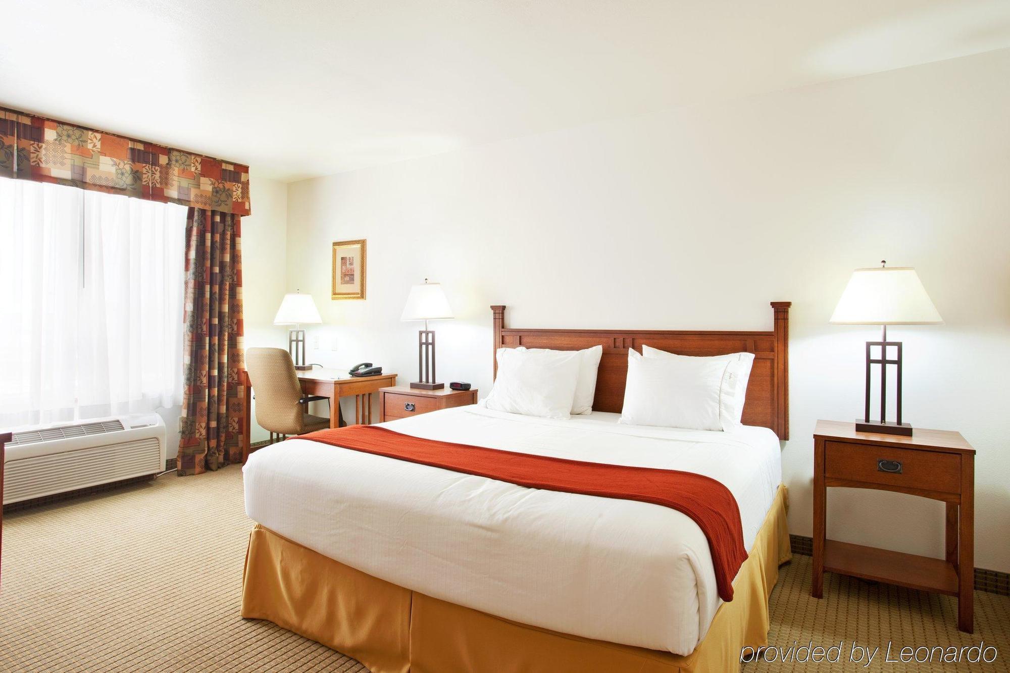 Holiday Inn Express Hotel & Suites Mattoon By Ihg Екстериор снимка